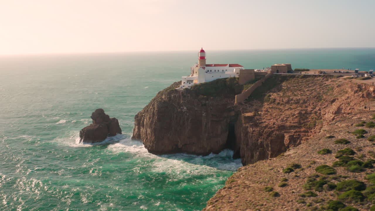 aerial: la luz de cabo de san vicente en portugal
