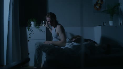 la discusión de la pareja por la noche