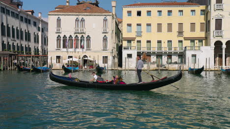 Traditional-Boat-Gondola-With-Tourists-In-Venice,-Italy---wide