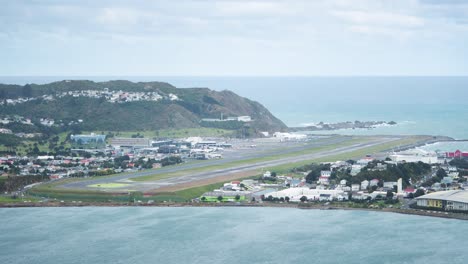 yo veo el aeropuerto de wellington desde una colina