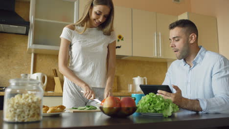 couple preparing a healthy meal together
