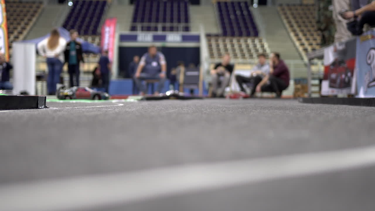 트랙에서 rc 드리프트 자동차