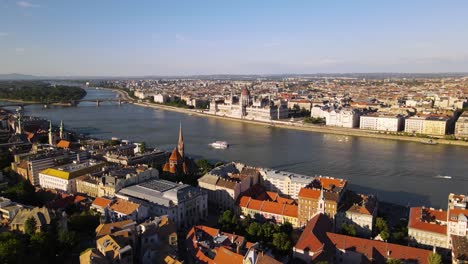 Buda--Und-Pestseiten-Während-Des-Sonnenuntergangs