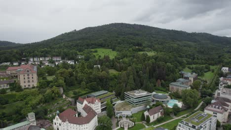 vista aérea del balneario de caracalla en baden-baden, relájese y bañe en agua termal caliente