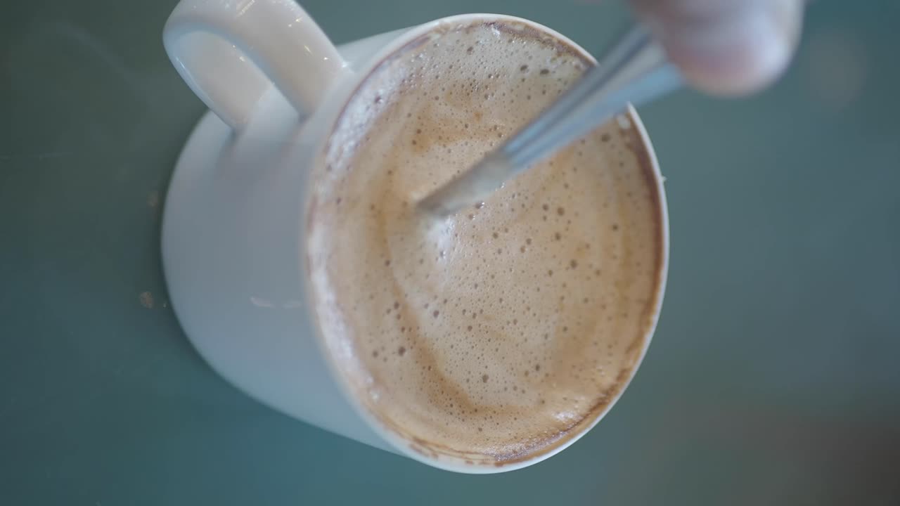 Cappuccino con cucchiaino