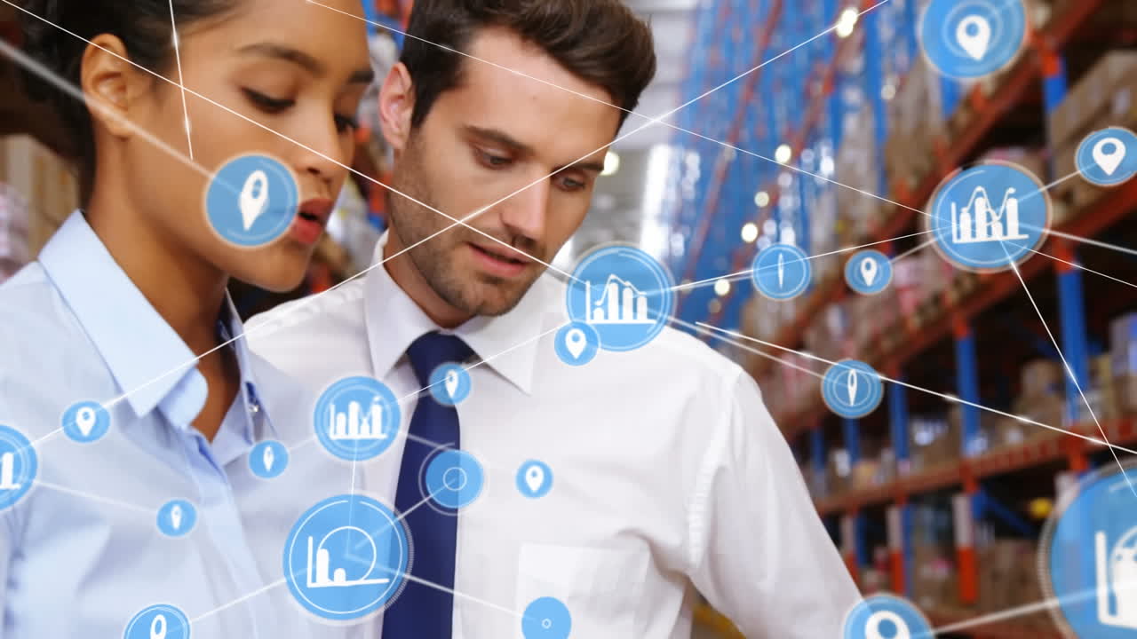 animazione della rete di connessioni con icone su diverse persone che lavorano nel magazzino