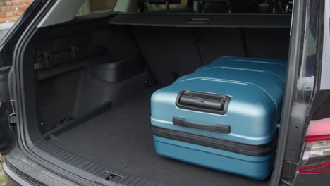 man get all the travel bags in the trunk of his car