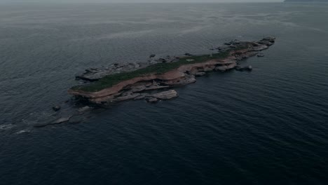 Gulf-Of-Saint-Lawrence-With-The-Flat-Island---Ile-Plate-In-Quebec,-Canada-During-Sunrise