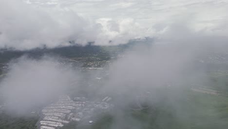 alta toma aérea de establecimiento de monterrey rural en méxico en un día soleado