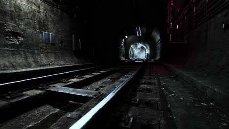 Túnel-Ferroviario-Vacío-Cerca-De-La-Estación-De-Tren-Subterráneo