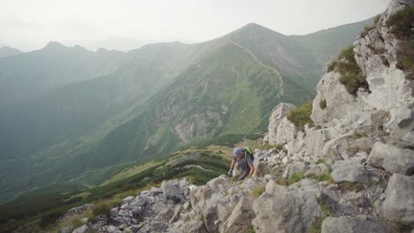 Hiker-walking-up-the-mountain-and-enjoying-the-view