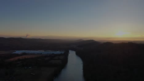 Puesta-De-Sol-Sobre-La-Ciudad-Rural-De-Clinton-Tennessee