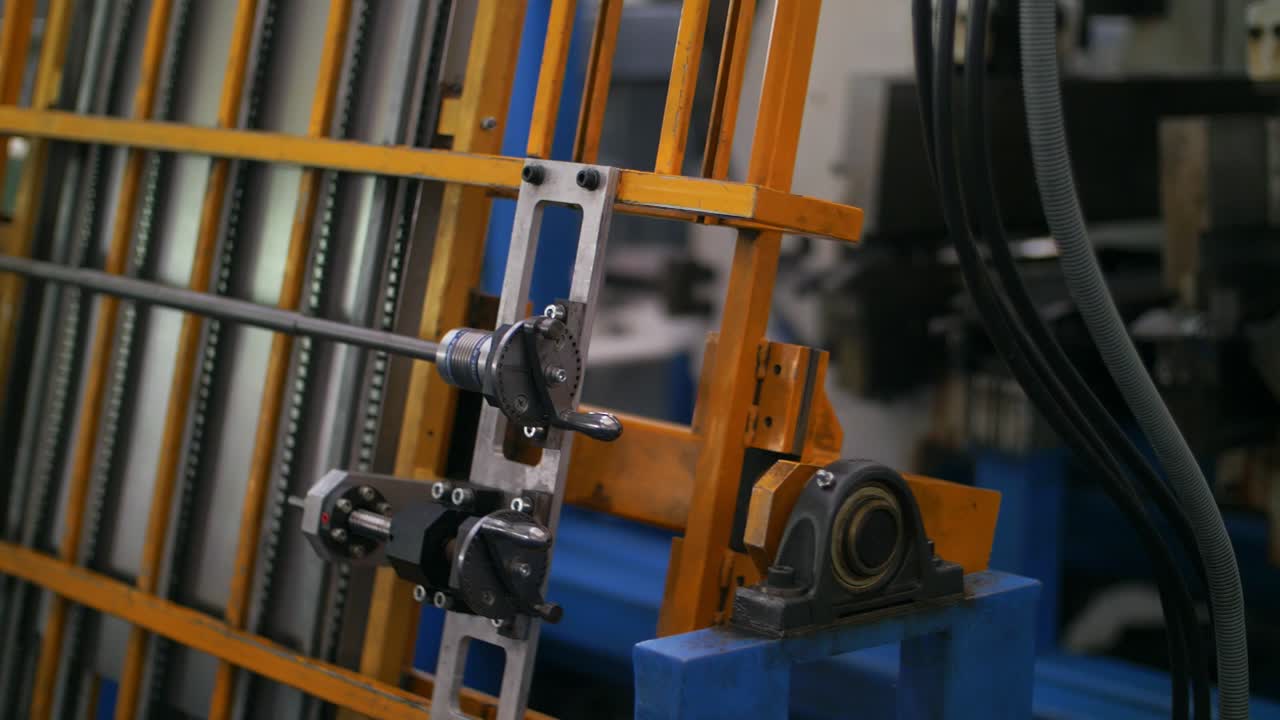 equipo industrial en la planta de fabricación, maquinaria en la fábrica de metalurgia