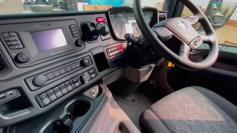 Driver&#039;s cockpit of SCANIA P410 XT