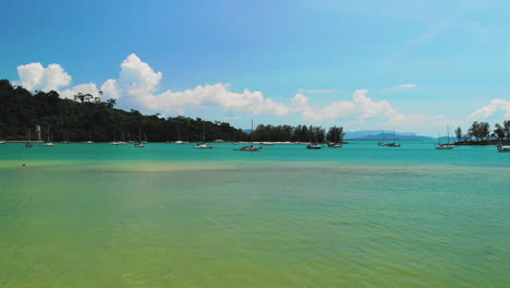 Erstaunliche-Luftaufnahme-Vom-Exotischen-Strand-Von-Pantai-Kok,-Langkawi