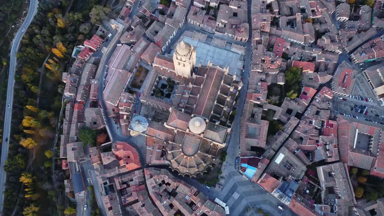 catedral medieval en el centro de la ciudad