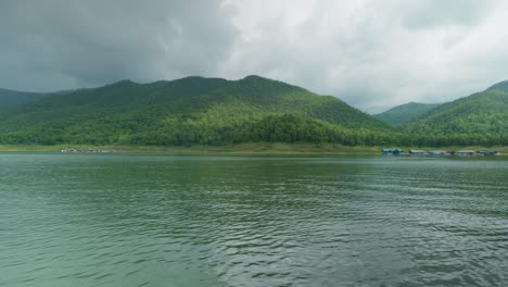 4K-Cinematic-landscape-nature-panoramic-footage-of-the-Mae-Kuang-Dam-Lake-at-Doi-Saket,-Northern-Thailand-on-a-sunny-day