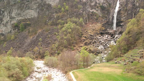 Cascades-Of-Foroglio-Waterfall-Rushing-From-Steep-Rock-Mountains-In-Locarno,-Southern-Switzerland