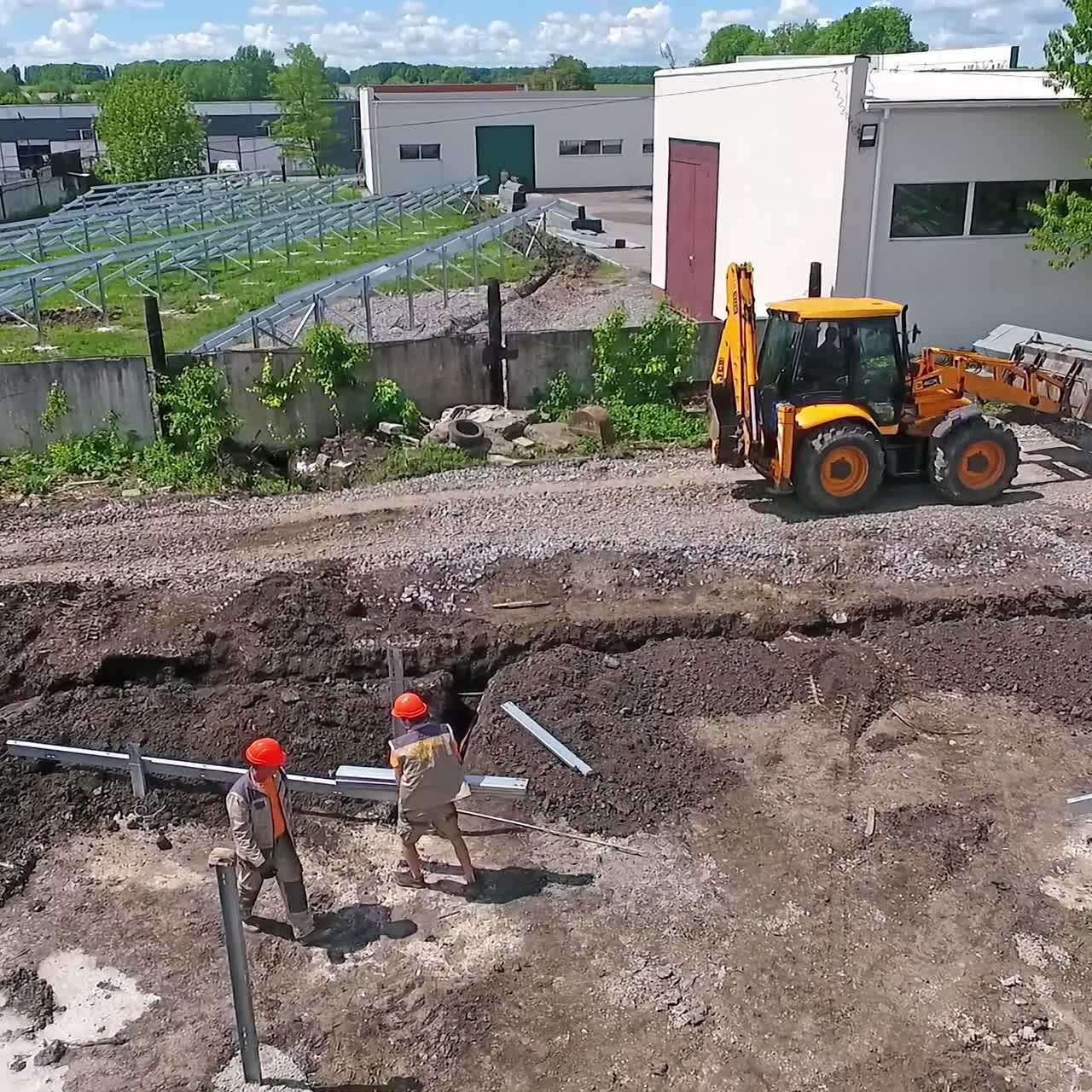 excavadora en el sitio de construcción