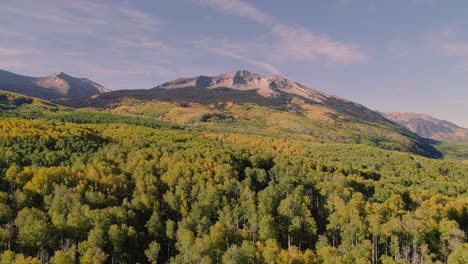 Espen-Drehen-Am-Kebler-Pass,-Colorado