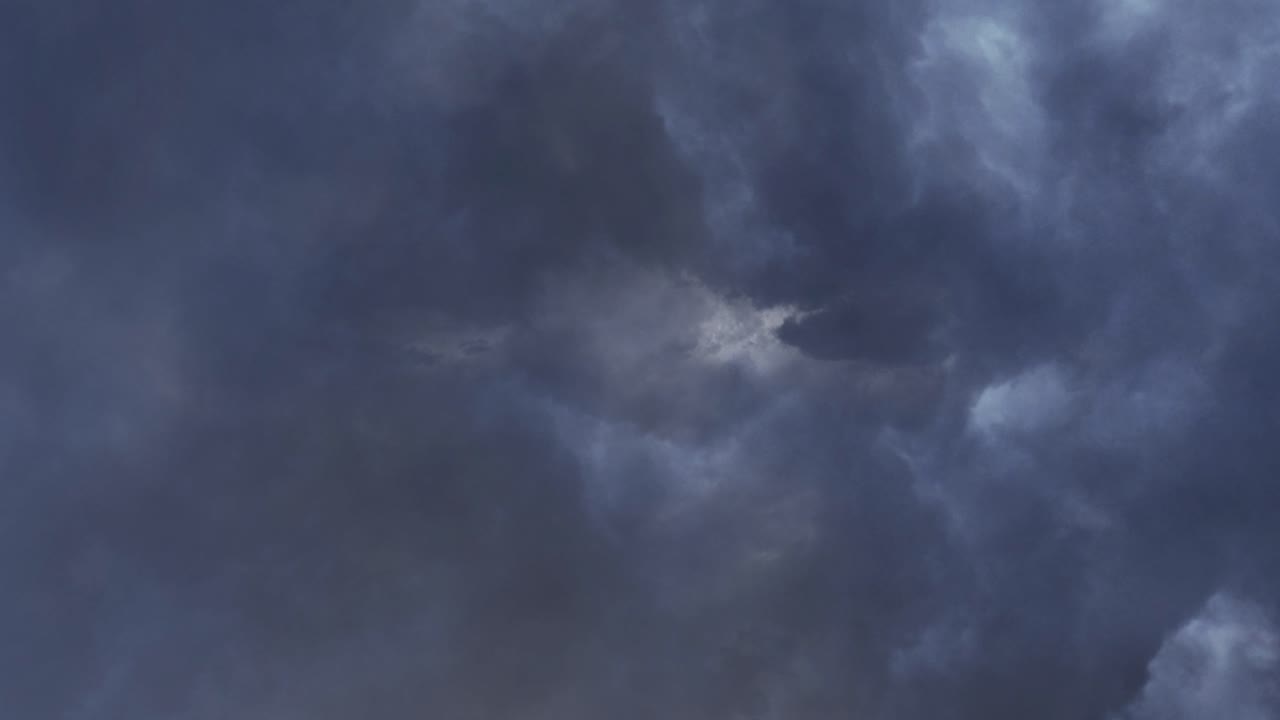 Thunderstorm at night real time in sky , thunderstorm 4k