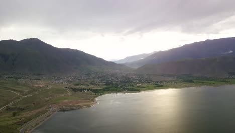 Embalse-De-El-Mollar-Aguas-Paisaje-Vistas-De-La-Cordillera-Al-Amanecer