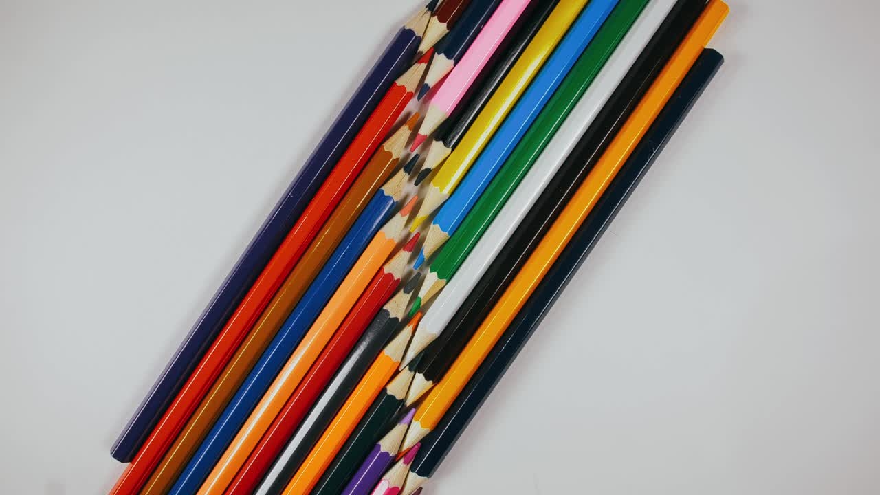 el bolígrafo se sintió en el tocadiscos. el marcador girar girar. girar, crear patrón, hacer el diseño de la forma del círculo. vista superior, colocación plana