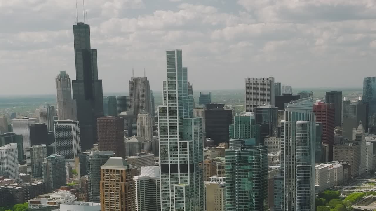 View of downtown Chicago with tall buildings and cloudy sky