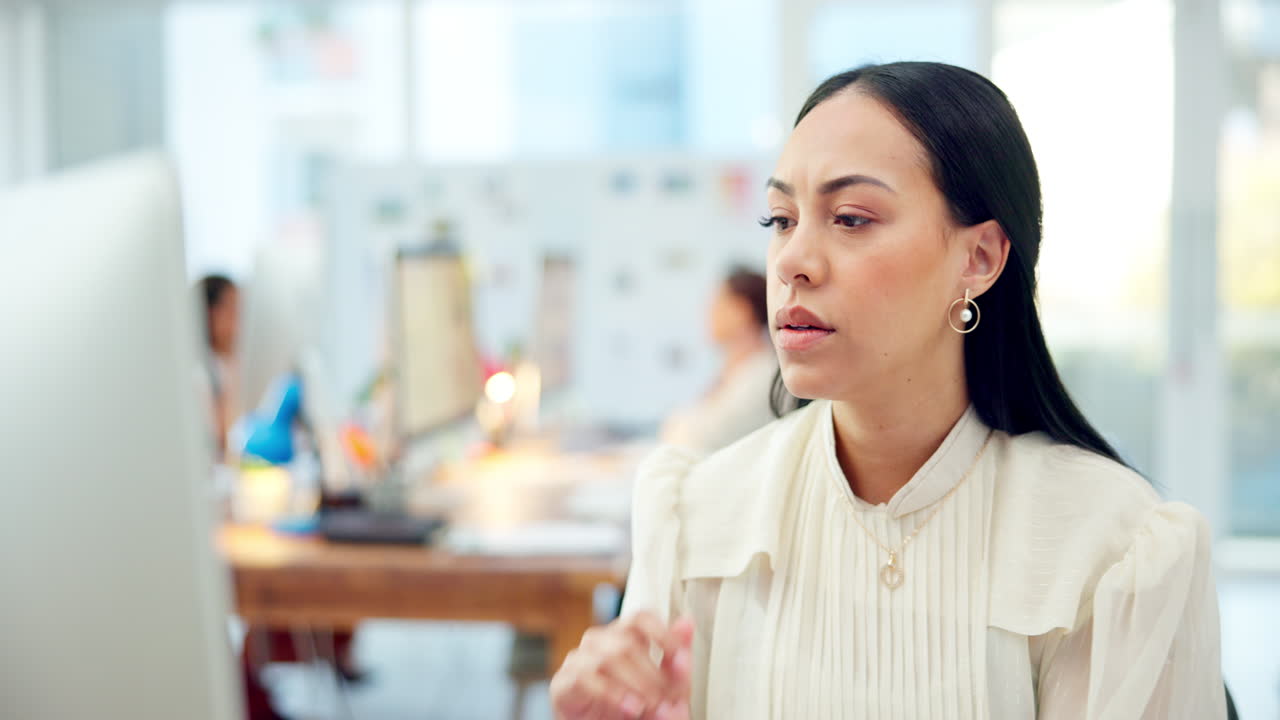 negocios, pensamiento y mujer con ideas