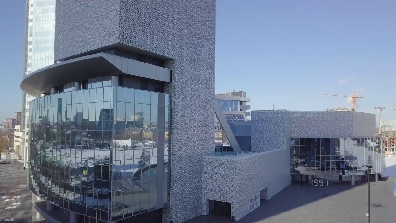 건설 중인 현대 건축 복합 건물