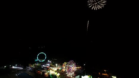 Fuegos-Artificiales-Sobre-La-Vista-Aérea-Del-Carnaval