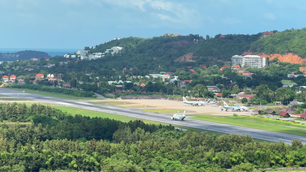 Koh Samui Thailand airport runway tarmac viewpoint aviation plane take off busy high season