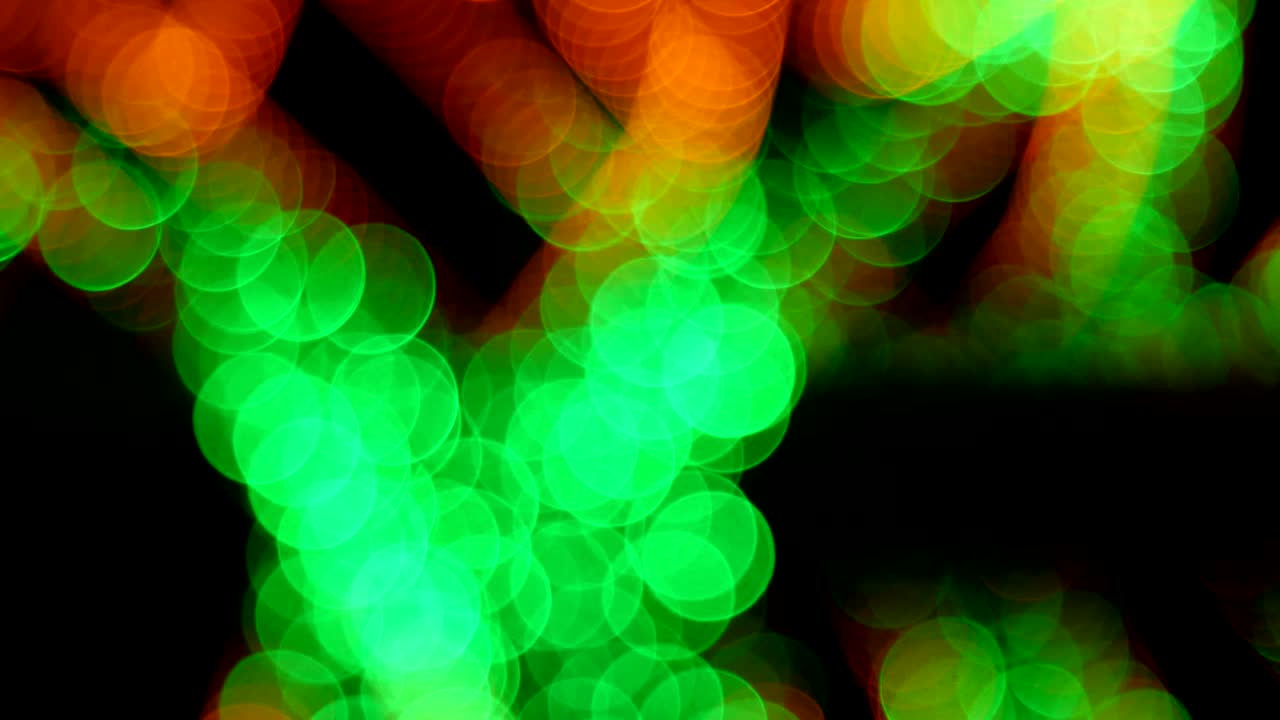 hermoso fondo de iluminación multicolor. primer plano, borroso, enfoque suave. luces bokeh abstractas desenfocadas, fondo iluminado multicolor