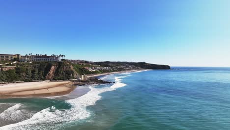 Turquoise-Seascape-In-Dana-Point,-California,-USA---Aerial-Drone-Shot