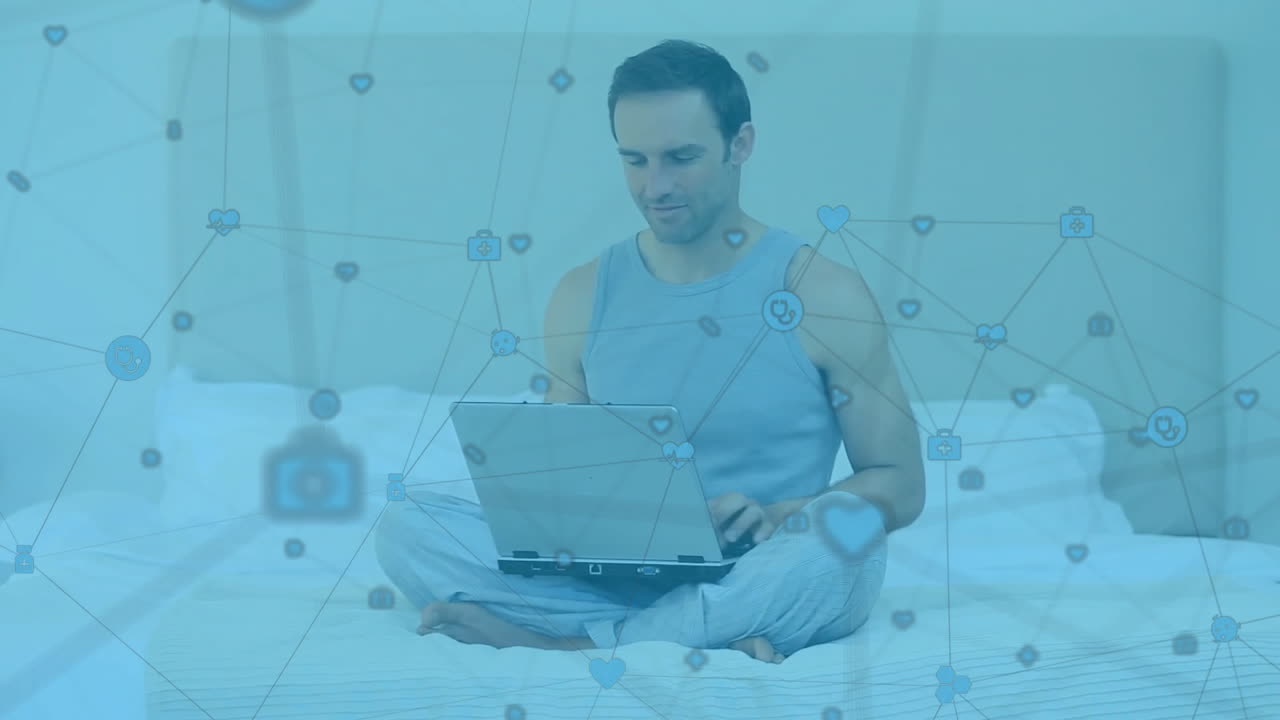animación de la red de conexiones con iconos sobre hombre caucásico con portátil