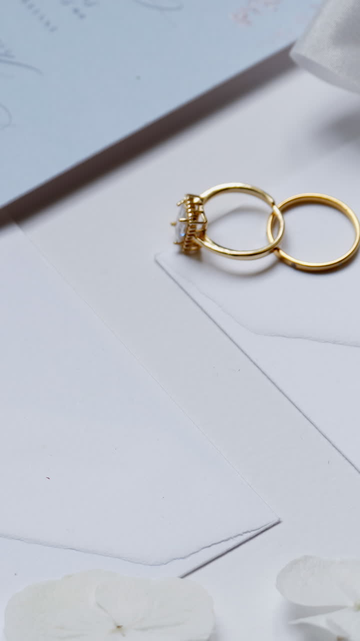 Elegant Wedding Ring Set