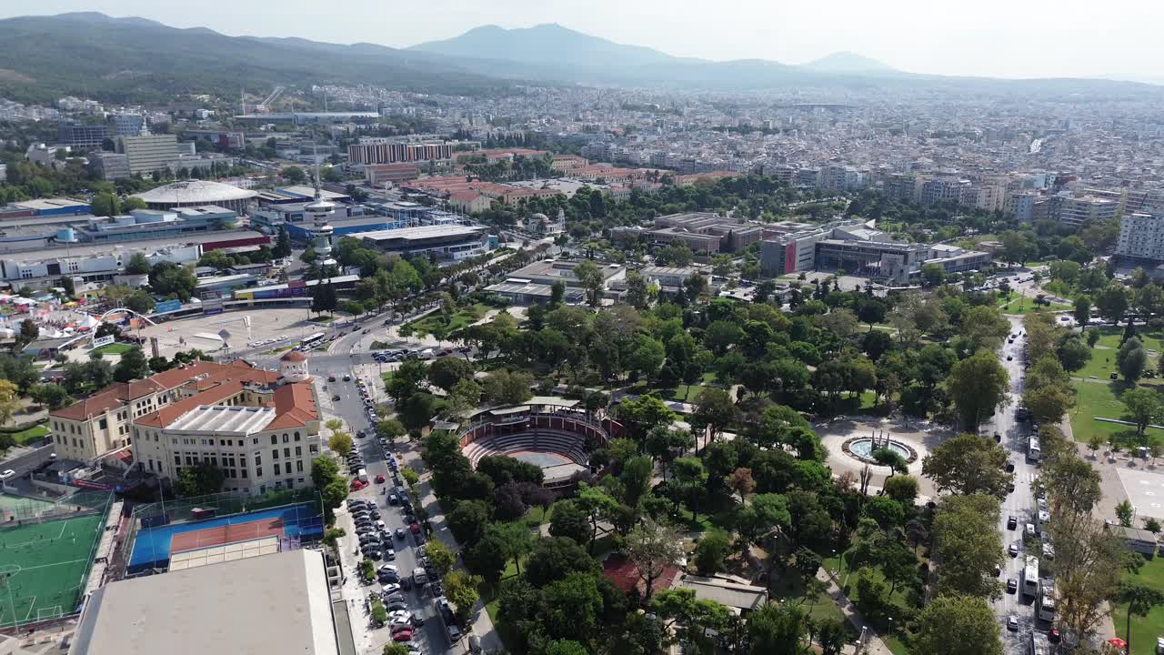 테살로니키가 공개되었습니다. 위에서 볼 수 있는 4k 드론의 환상적인 관점