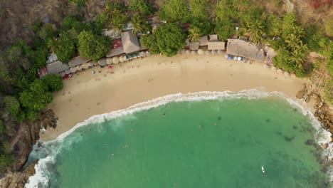 Luftaufnahme-Aus-Der-Vogelperspektive-Zeigt-Playa-Carrizalillo,-Puerto-Escondido,-Mexiko