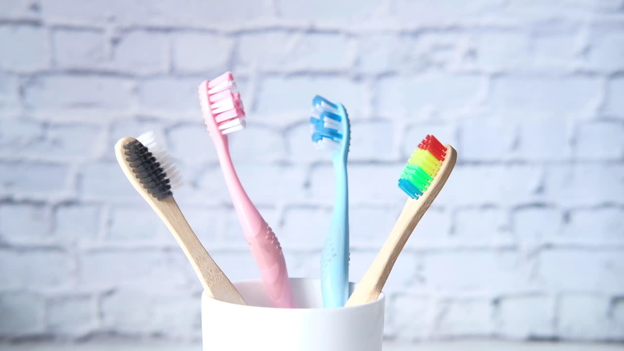 cepillos de dientes de bambú y higiene bucal