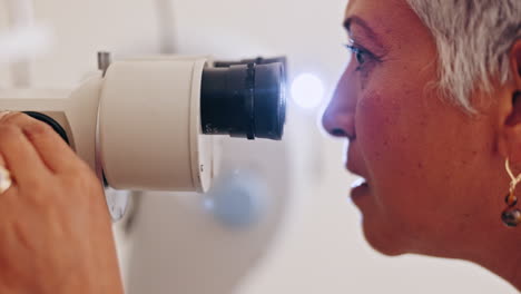 cuidado ocular, prueba automática y mujer profesional
