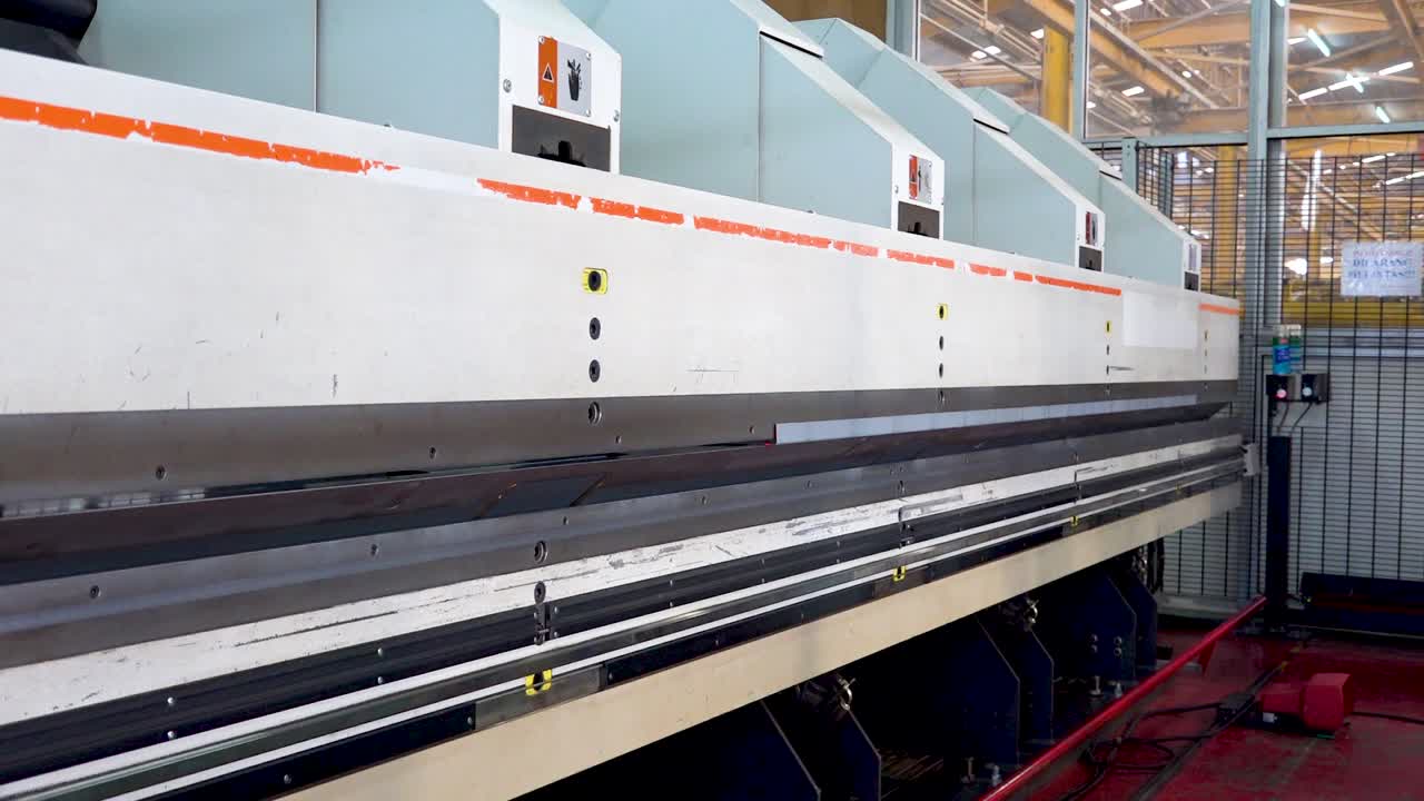 Iron plate folding machine working. Static view