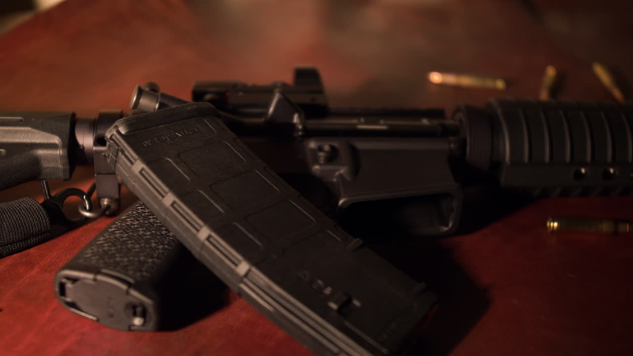 ar-15 con cargador y balas