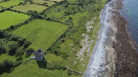 Romántico-Castillo-En-Ruinas-En-Un-Lugar-Remoto