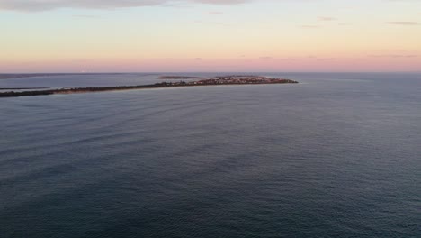 Imágenes-Aéreas-Mirando-Hacia-Queenscliff-Justo-Antes-Del-Atardecer,-Victoria,-Australia