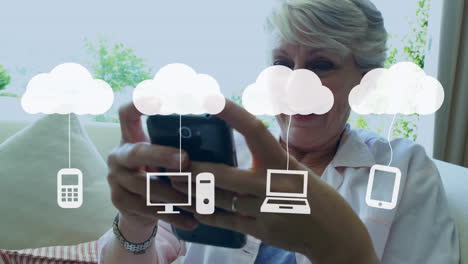 animación de nubes e iconos digitales sobre una mujer usando un teléfono inteligente