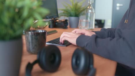 person typing on the computer