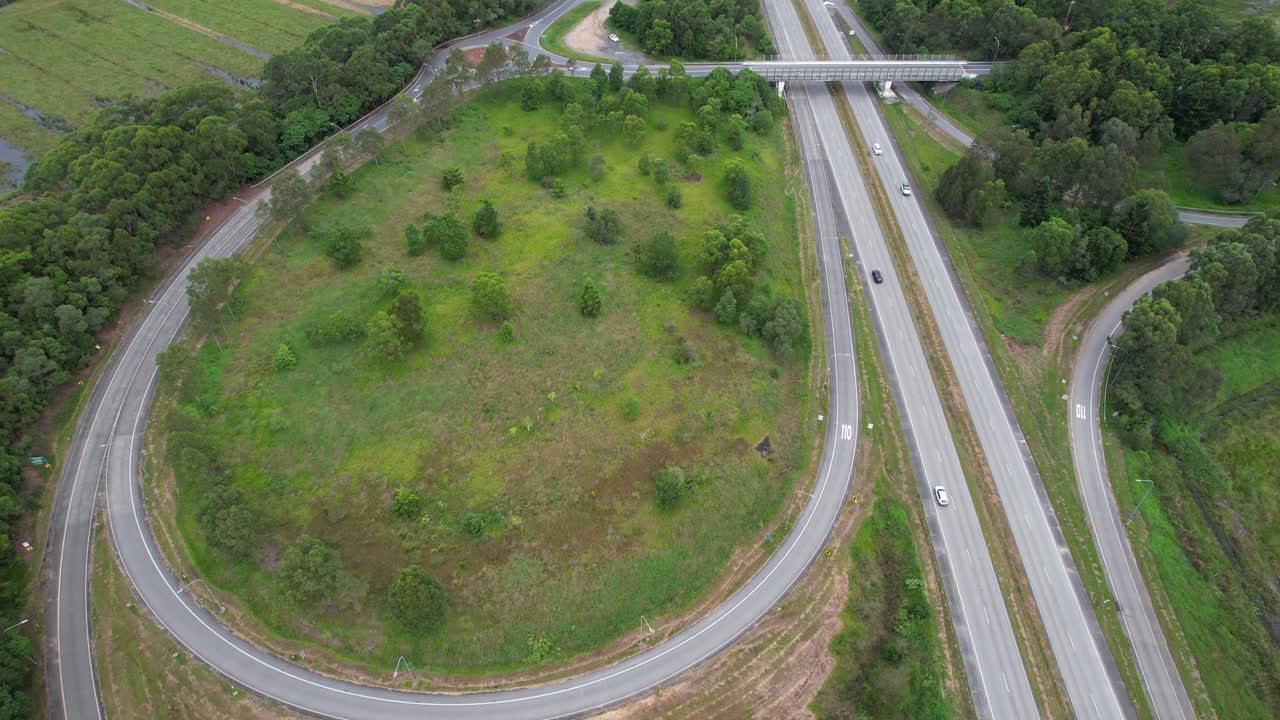 clothiers creek road y la autopista m1 pacific en el condado de tanglewood, tweed, nsw, australia