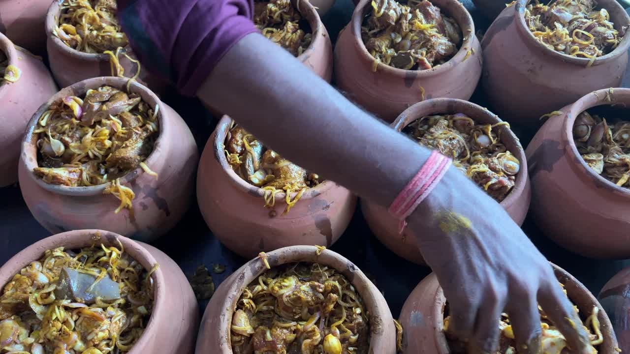 el carnero de estilo bihari se está preparando. el carnero cargado dentro del carnero. champaran el carnero