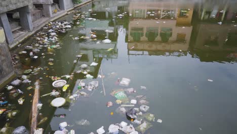 Polluted-pond-with-garbage-in-the-water,-bad-smell-coming-out,-cause-of-water-borne-diseases