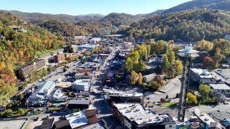 aerial-push-in-over-gatlinburg-tennessee